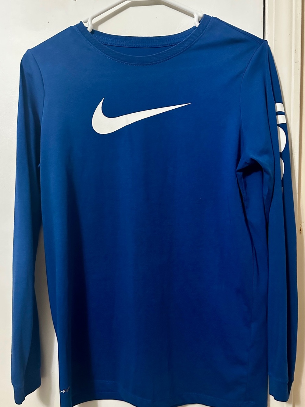 Nike boys XL Long-Sleeve Crew Shirt in Royal Blue with White Swoosh basketball